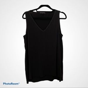 4/$20 Banana Republic Black sleeveless Blo…